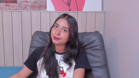 Snapshot of sophiebenson_ chatting on 22, 1, 2025 Sophie online show from 22, 1, 2025