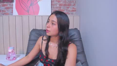 Snapshot of sophiebenson_ chatting on 4, 3, 2025 Sophie online show from 4, 3, 2025