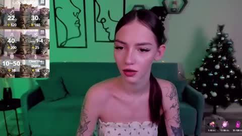 Snapshot of sophiecherrie chatting on 4, 1, 2025 Sophie online show from 4, 1, 2025