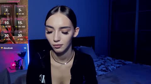 Snapshot of sophiecherrie chatting on 17, 9, 2025 Sophie online show from 17, 9, 2025