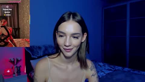 Snapshot of sophiecherrie chatting on 2, 11, 2025 Sophie online show from 2, 11, 2025