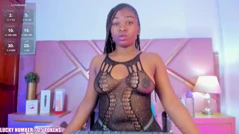 Snapshot of sophiesinclair chatting on 25, 11, 2025 Sophie online show from 25, 11, 2025