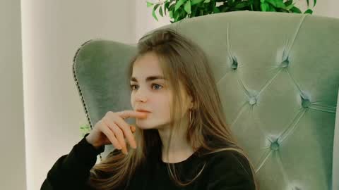 Snapshot of sophiesuvi chatting on 1, 12, 2024 Sophie and my bestie Mandy online show from 1, 12, 2024