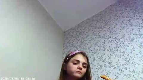 Snapshot of sophiesuvi chatting on 5, 1, 2025 Sophie and my bestie Mandy online show from 5, 1, 2025