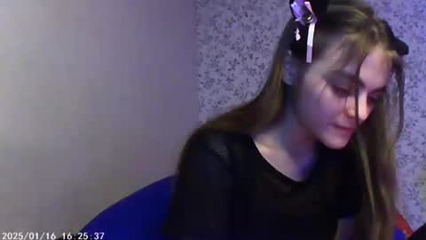 Snapshot of sophiesuvi chatting on 15, 1, 2025 Sophie and my bestie Mandy online show from 15, 1, 2025