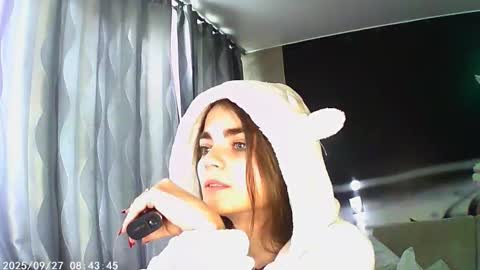 Snapshot of sophiesuvi chatting on 26, 9, 2025 Sophie and my bestie Mandy online show from 26, 9, 2025