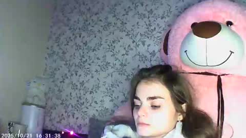 Snapshot of sophiesuvi chatting on 20, 10, 2025 Sophie and my bestie Mandy online show from 20, 10, 2025