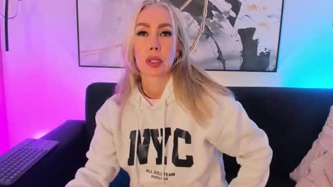 Snapshot of sophimariin chatting on 5, 3, 2026 Sophi online show from 5, 3, 2026