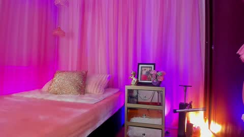      25  online show from 31, 1, 2025