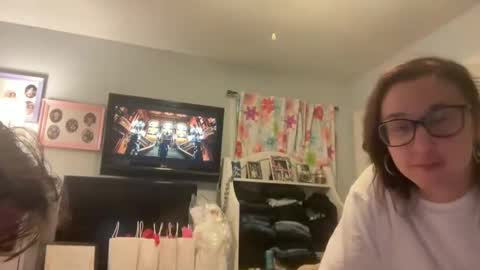 TrndSettrz online show from 8, 12, 2024