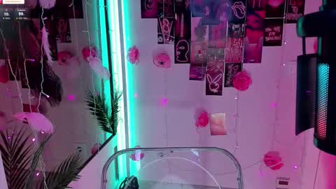 Snapshot of sparklemona chatting on 13, 9, 2025  SparkleMona  online show from 13, 9, 2025