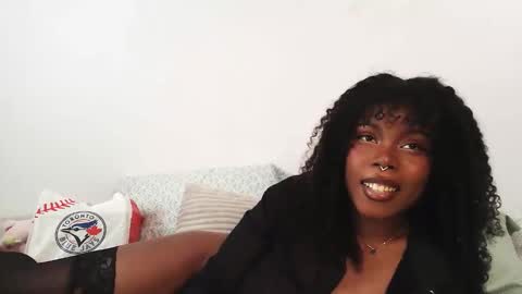 Snapshot of sparklingsoleil chatting on 17, 10, 2025 Soleil online show from 17, 10, 2025