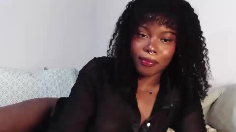 Snapshot of sparklingsoleil chatting on 10, 11, 2025 Soleil online show from 10, 11, 2025