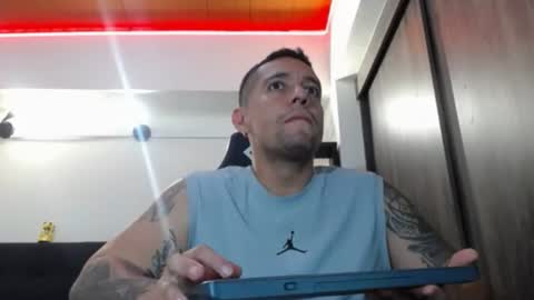Snapshot of spartacus_cam chatting on 18, 6, 2026 online show from 18, 6, 2026