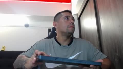 Snapshot of spartacus_cam chatting on 19, 6, 2026 online show from 19, 6, 2026
