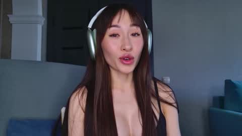 Nicole online show from 8, 3, 2025