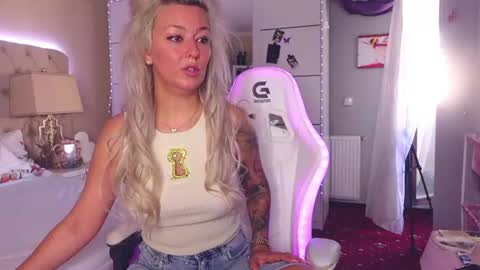 Snapshot of spicygirls chatting on 3, 8, 2026 Alicia online show from 3, 8, 2026
