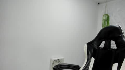 Snapshot of spiderdann_01 chatting on 19, 3, 2026 spiderdann_01 online show from 19, 3, 2026