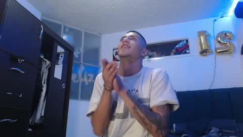 Snapshot of sr_porn01 chatting on 30, 10, 2025 sr_porn01 online show from 30, 10, 2025