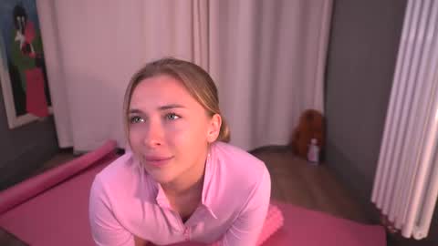 Snapshot of sssecretgirlfriend chatting on 11, 9, 2025 Kate online show from 11, 9, 2025