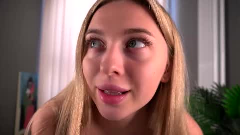 Snapshot of sssecretgirlfriend chatting on 4, 10, 2025 Kate online show from 4, 10, 2025