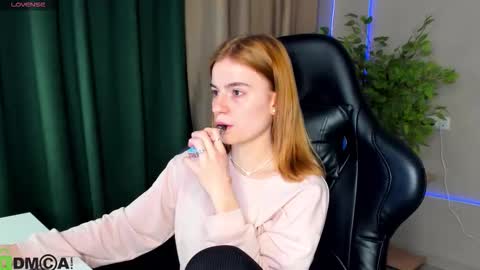 Snapshot of stacey_brow chatting on 9, 3, 2026 stacey online show from 9, 3, 2026