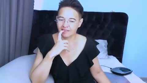 staceydarling online show from 28, 7, 2026
