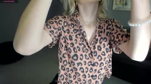 Stacy Woods online show from 22, 4, 2026