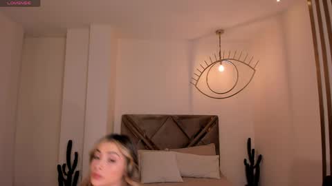 Stacy Woods online show from 4, 5, 2026