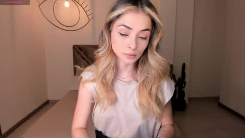 Stacy Woods online show from 7, 5, 2026