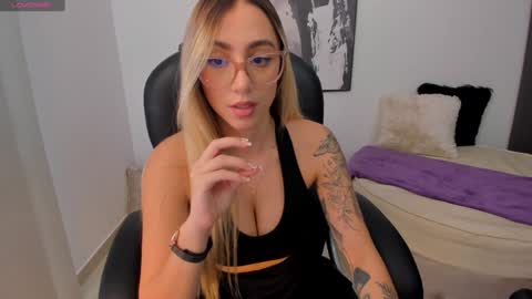 Snapshot of stacyconner chatting on 2, 1, 2025 Stacy Conner online show from 2, 1, 2025