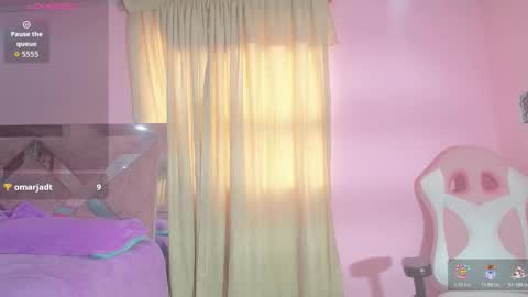 Snapshot of star_bons22 chatting on 14, 11, 2025 star bons online show from 14, 11, 2025