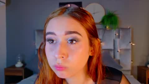 Snapshot of starrmoon__ chatting on 22, 4, 2026 M O O N online show from 22, 4, 2026