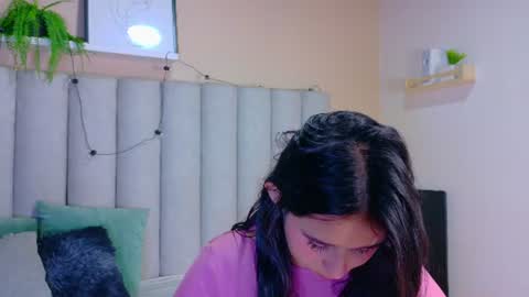 Snapshot of starrmoon__ chatting on 19, 6, 2026 M O O N online show from 19, 6, 2026