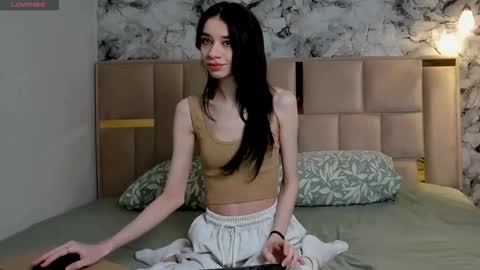 Snapshot of starry_violet chatting on 19, 3, 2026 Hello my name is Amanda online show from 19, 3, 2026