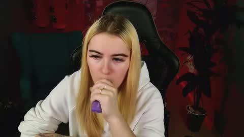 stef_nicks online show from 10, 10, 2025