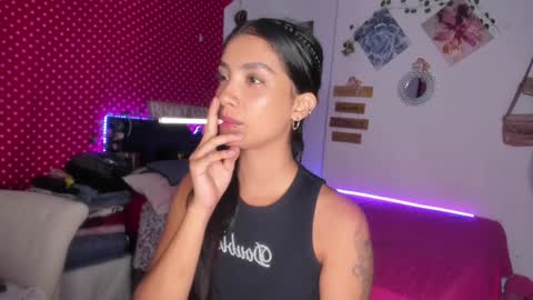 Im MiaIts my first day here  online show from 25, 1, 2025