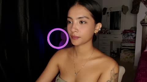 Im MiaIts my first day here  online show from 11, 9, 2025