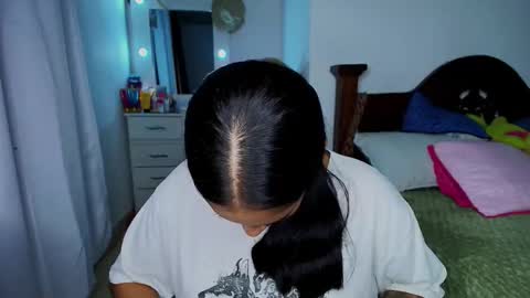 Im MiaIts my first day here  online show from 23, 10, 2025