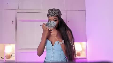 stefannyevans_ online show from 7, 3, 2026