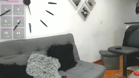 Snapshot of stefannym chatting on 17, 10, 2025 Stefy Milf online show from 17, 10, 2025