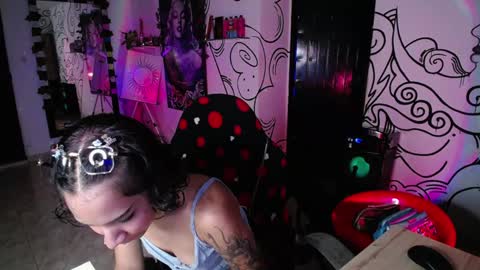   online show from 5, 12, 2025