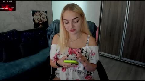 Stella  Cox online show from 14, 9, 2025