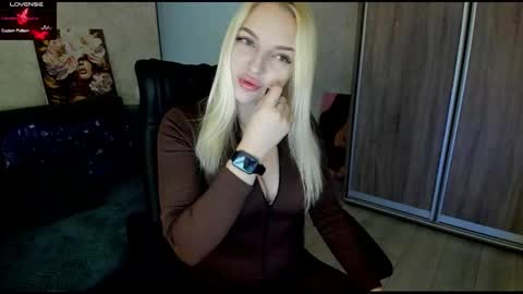 Stella  Cox online show from 15, 11, 2025