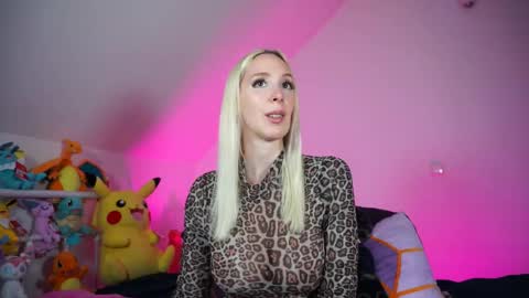 Snapshot of stellacinderella chatting on 19, 10, 2025 StellaCinderella online show from 19, 10, 2025