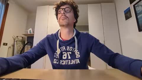 Snapshot of sti270452 chatting on 16, 11, 2025 Jenk online show from 16, 11, 2025