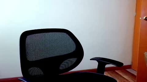 stiven253958 online show from 15, 4, 2026