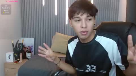 Snapshot of stiwentwink chatting on 4, 7, 2026 Stiwen online show from 4, 7, 2026