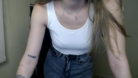 Snapshot of stranger_giirl chatting on 28, 7, 2026 Amalia online show from 28, 7, 2026