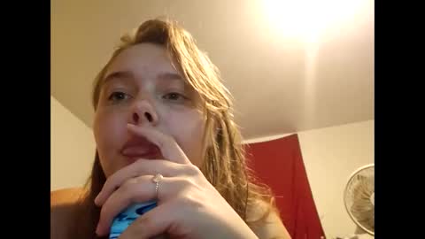 Snapshot of strawberryluv420 chatting on 9, 1, 2026 Strawberry online show from 9, 1, 2026
